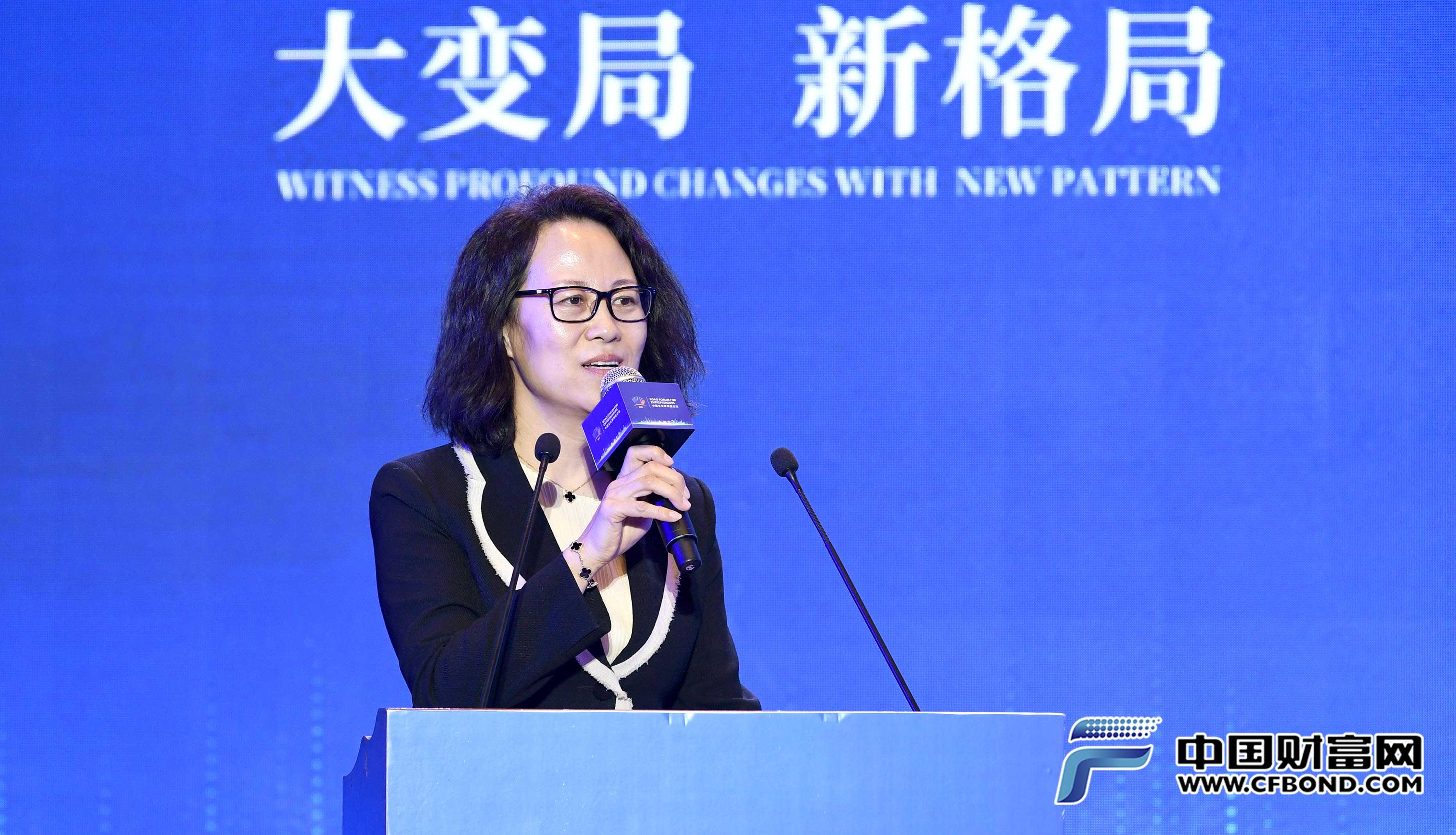 中国民生银行金融市场部副总经理邓星梅发表主旨演讲