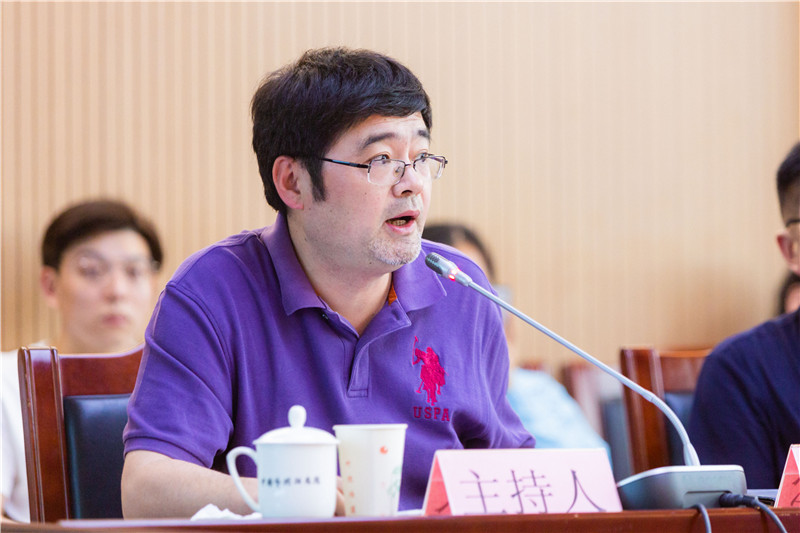 安徽博物院研究馆员董松主持第三场发言