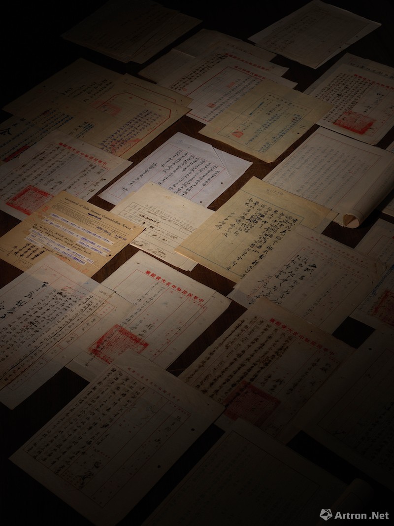 展览开幕式上,李伯潭先生和赵旭先生向清华大学捐赠一批《罗家伦重要