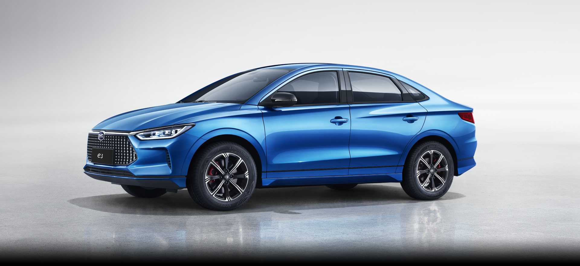 e系列第四款车型 比亚迪e3上市 10.38万元起售