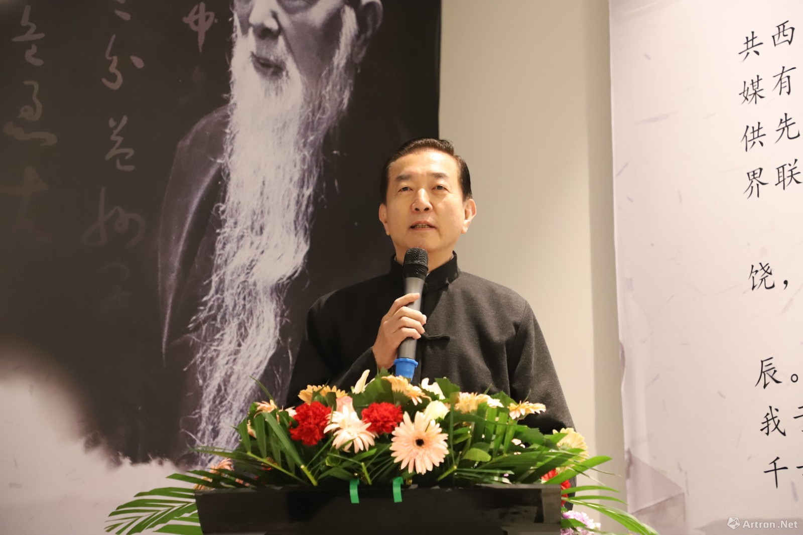 艺术品 > 正文  首先上台发言的是西安市委统战部常务副部长张少纯