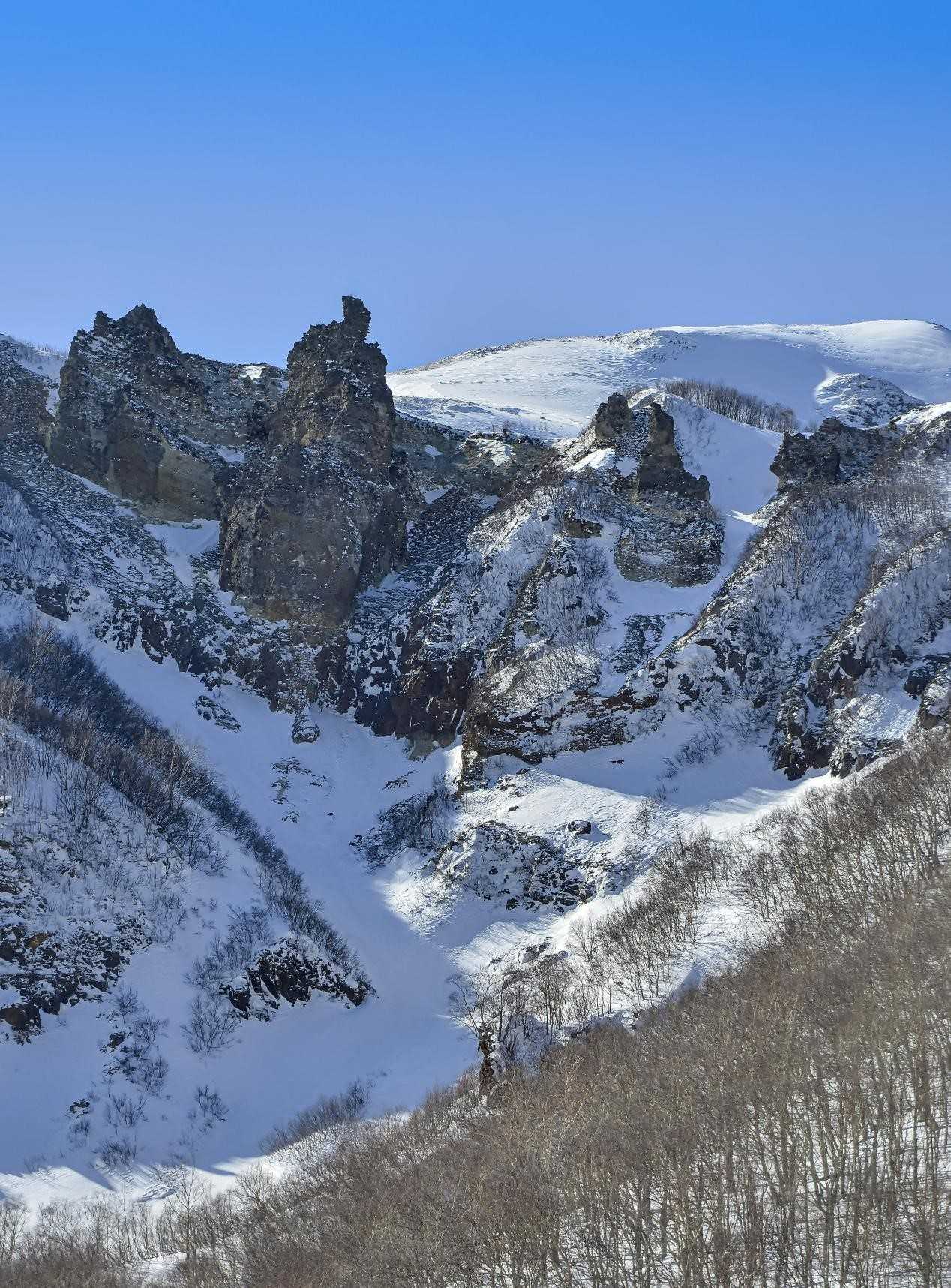 长白山千人穿林海,踏春雪喜迎牛年元宵佳节