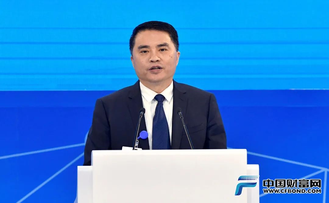 助力碳达峰,碳中和"为主题的2021天府金融论坛主论坛在成都盛大开幕